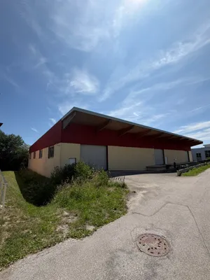 Gewerbeimmobilie mieten in Vöcklabruck – 1 563 m², € 4