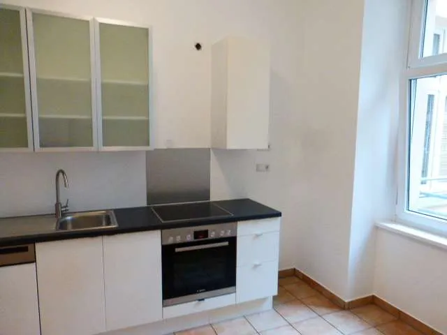 Sanierter Altbau, 4 Zimmer + extra Küche - Ansicht 2