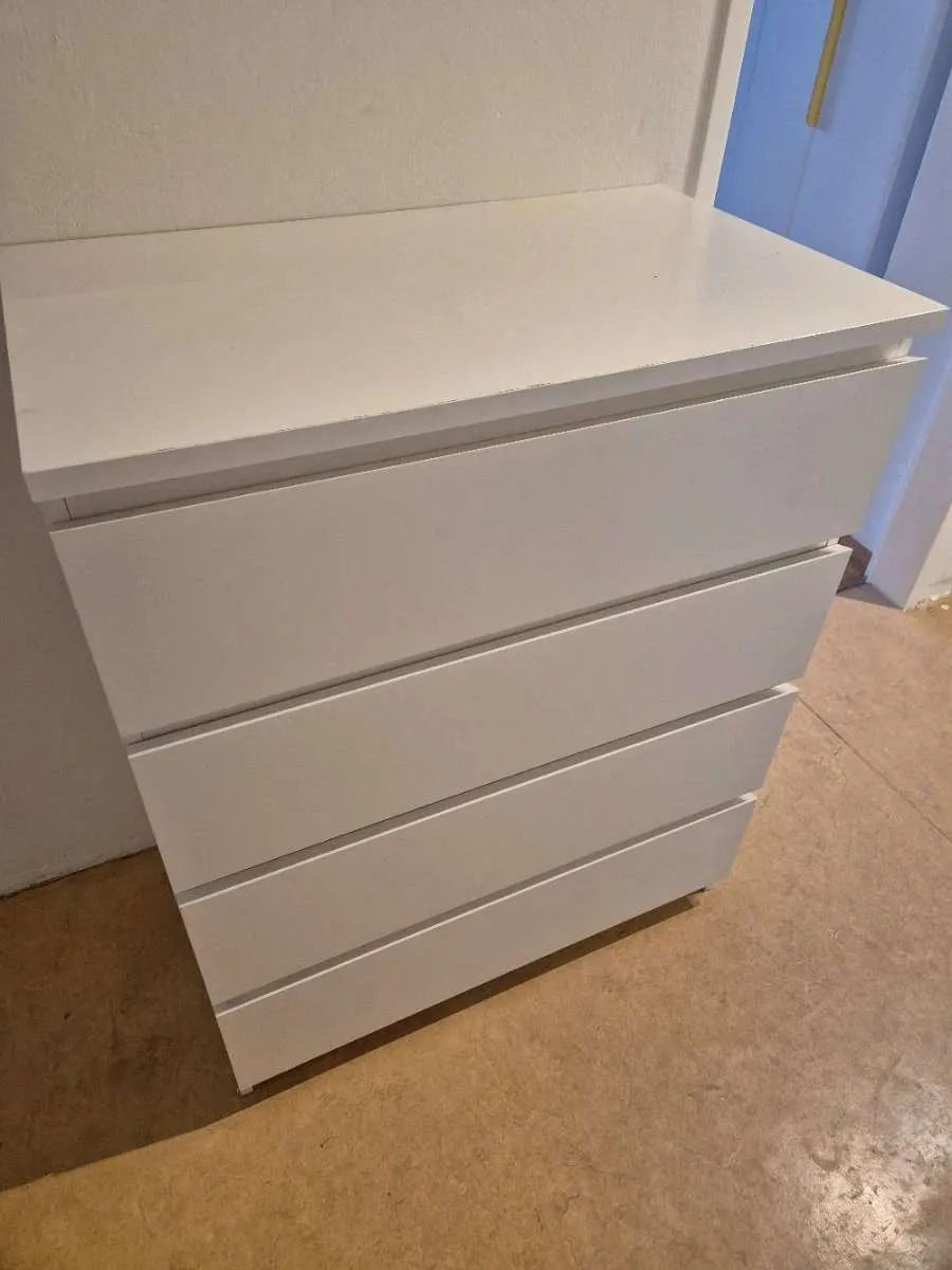 IKEA MALM Kommode mit 4 Schubladen gebraucht, € 10,- (1220 Wien)