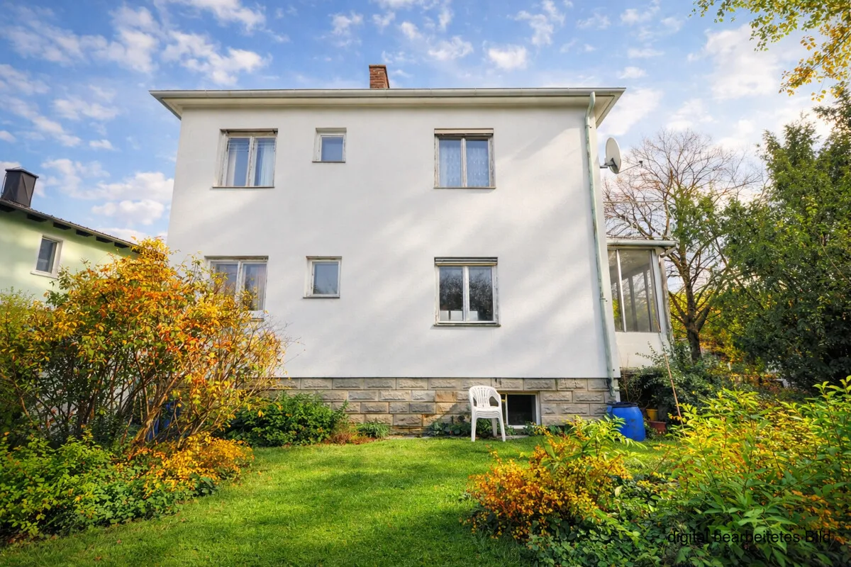 Zeitloses Einfamilienhaus (general-sanierungsbedürftig) auf großem Grundstück in schönem Wohngebiet - Ansicht 2