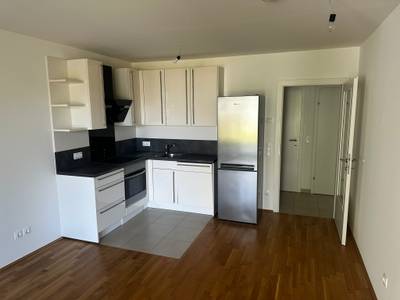 Geräumige ruhige 2-Zimmer-Wohnung mit Terrasse, Garten und U1-Anbindung
