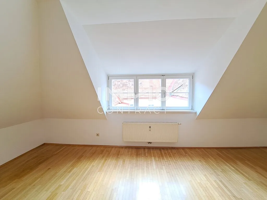TOP Innenstadtlage: 3 - Zimmer- DG- Wohnung im Altbau | Sackstraße 14 Top 26 - Widok 2