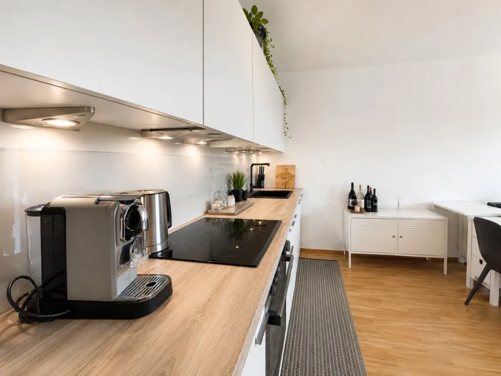 Großzügiges 2-Zimmer-Business-Apartment nahe Schönbrunn - Loggia, Fernblick aus dem 7. Obergeschoss & flexible Mietdauer - Ansicht 3