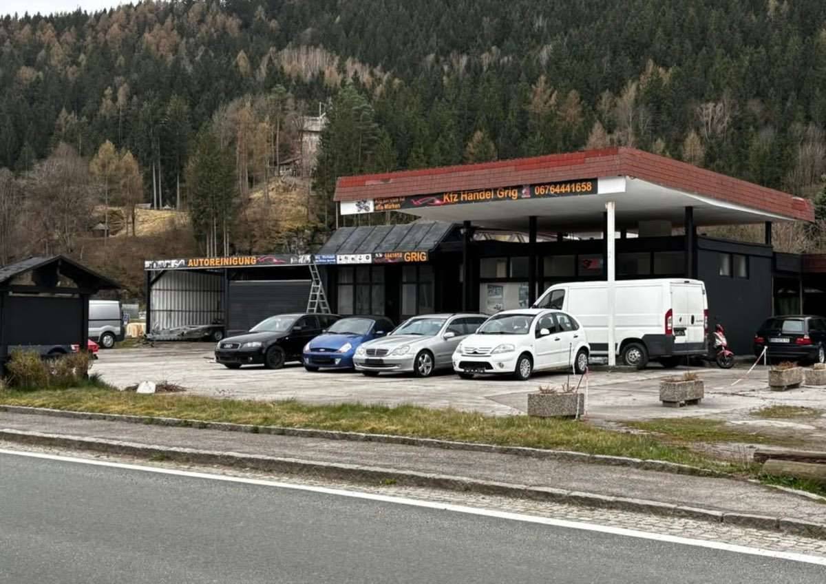 Kfz Werkstatt und Händler-Platz in Friesach, ein Werkstatt Raum + Waschanlagen+ Büro plus+ Dusch WC und Schlafzimmer Bis zu 5-20 Auto-Parkplätze möglich 1500€ . monatliche Miete. Kaution 3 Monate Miete Für weitere Informationen anruf - Ansicht 3