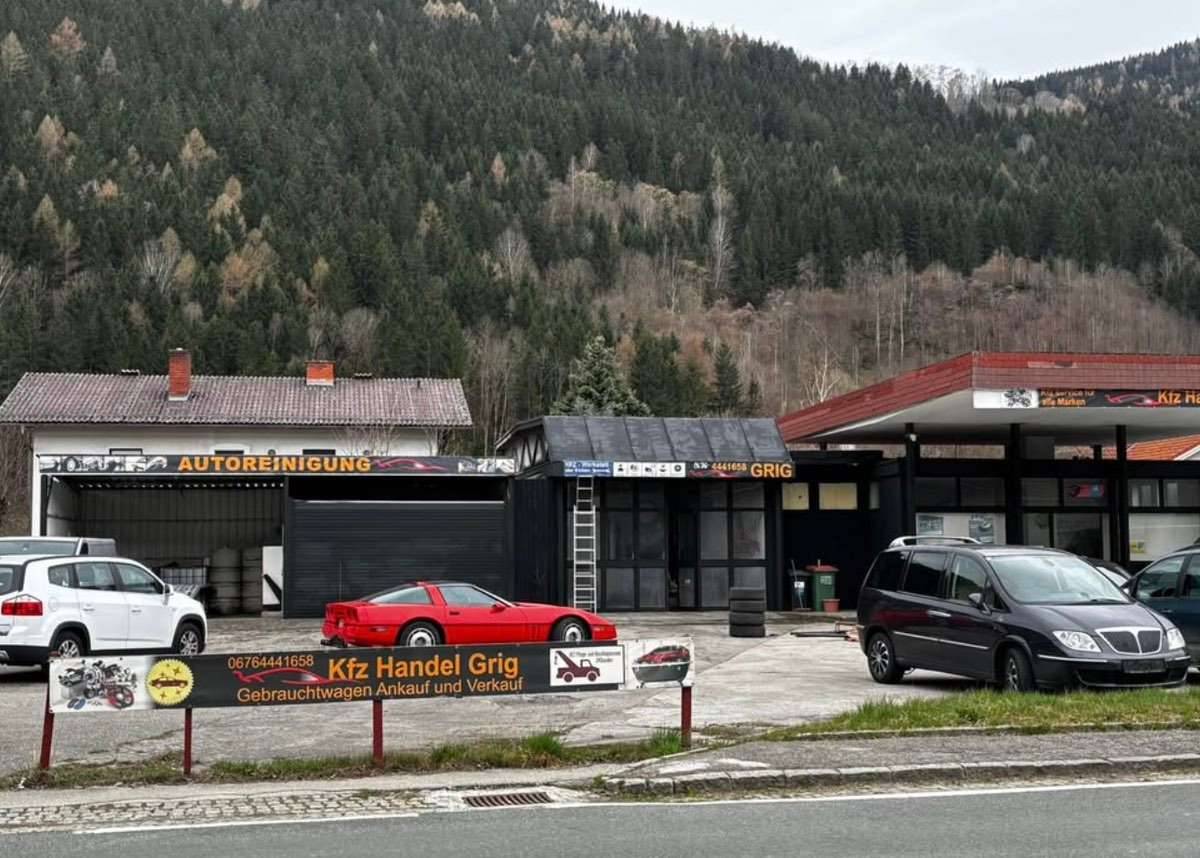 Kfz Werkstatt und Händler-Platz in Friesach, ein Werkstatt Raum + Waschanlagen+ Büro plus+ Dusch WC und Schlafzimmer Bis zu 5-20 Auto-Parkplätze möglich 1500€ . monatliche Miete. Kaution 3 Monate Miete Für weitere Informationen anruf - Ansicht 2