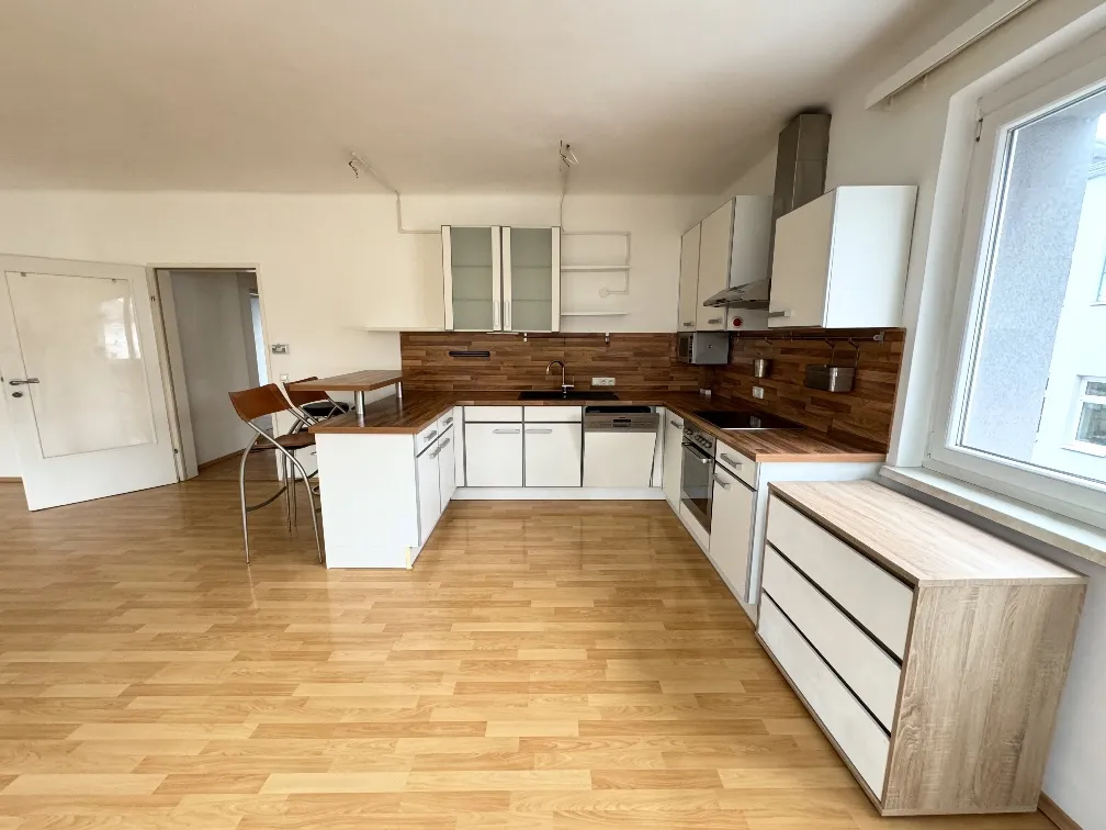 3,5 Zimmer - Wohnung - WELS Zentrum - mit Balkon, KFZ - Carport und Küche - sehr guter Zustand – pohled 3