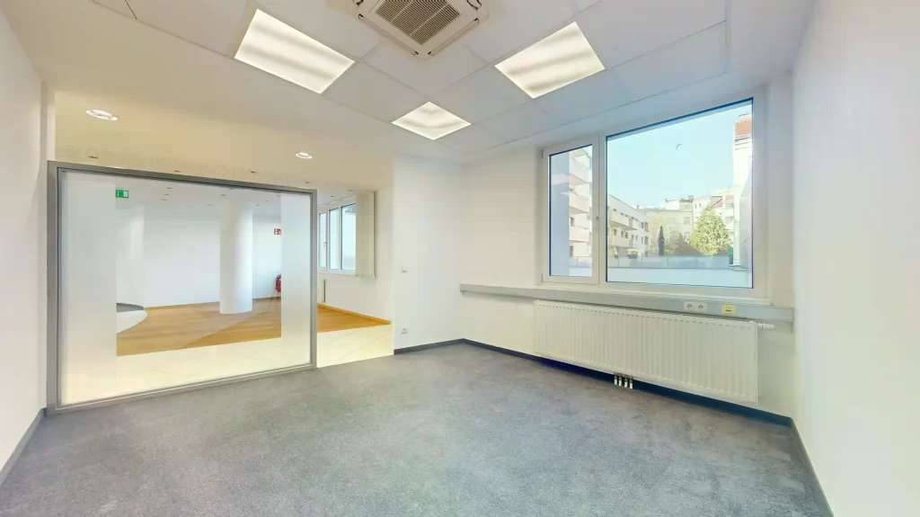 Modernes, helles, barrierefreies Büro mit zentralem Besprechungsraum - Ansicht 3