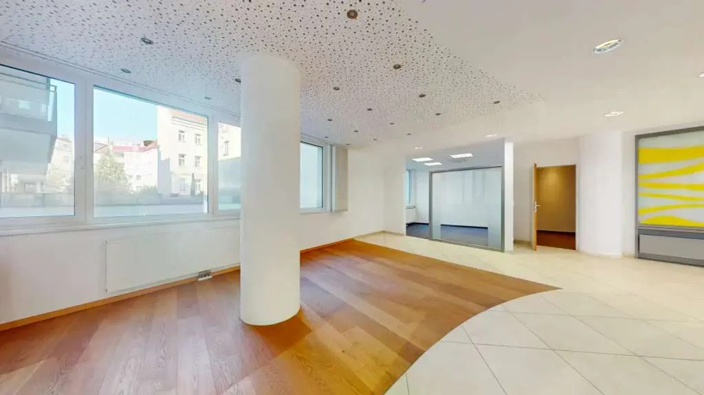 Modernes, helles, barrierefreies Büro mit zentralem Besprechungsraum - Ansicht 2