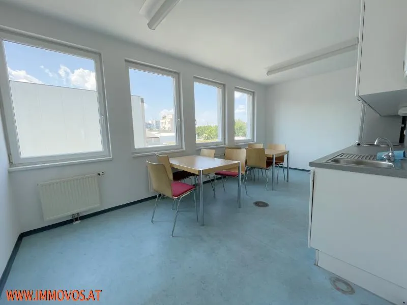 MODERNE BÜRO- / PRAXISFLÄCHE - 2 Stellplätze verfügbar - Ansicht 3