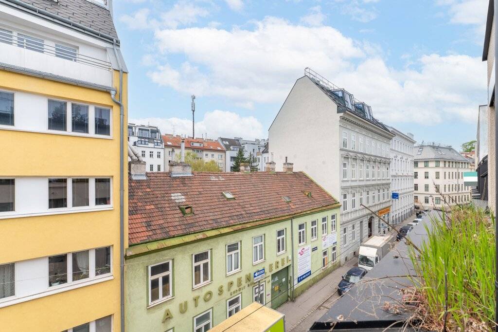 Erstbezug! Gut aufgeteilte 2-Zimmer-Dachgeschosswohnung inkl. KFZ-Stellplatz nahe AKH zu vermieten! - Ansicht 3