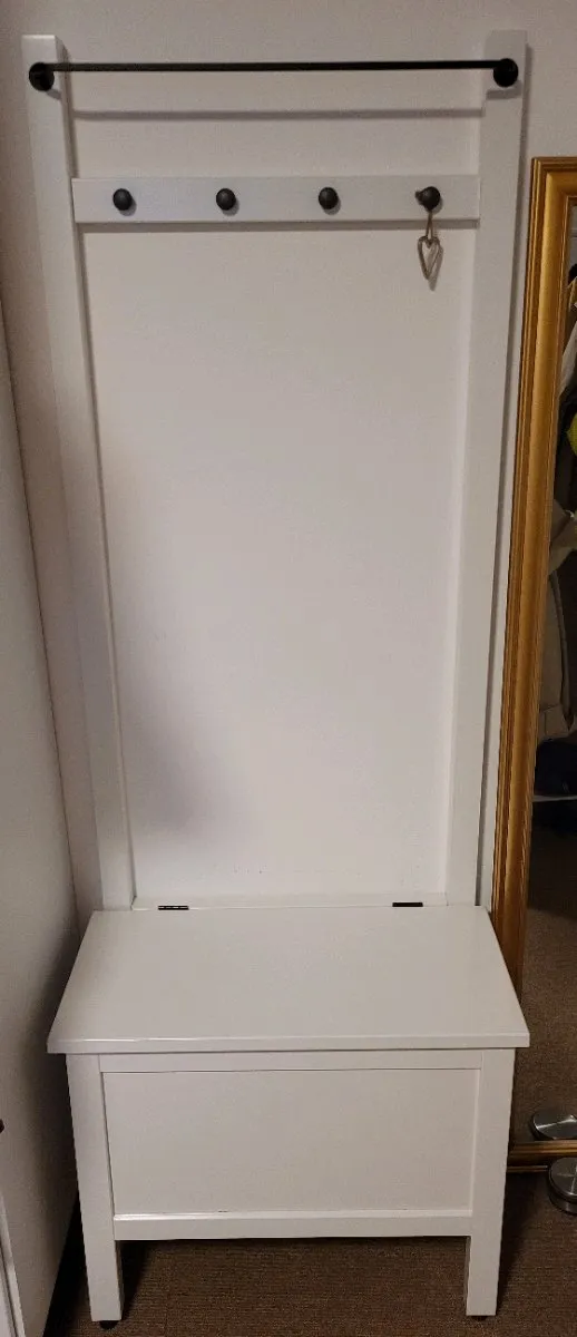 Garderobe, Sitztruhe, Aufbewahrung, weiß, Hemnes IKEA, Preis verhandelbar, € 70,- (5020 Salzburg)