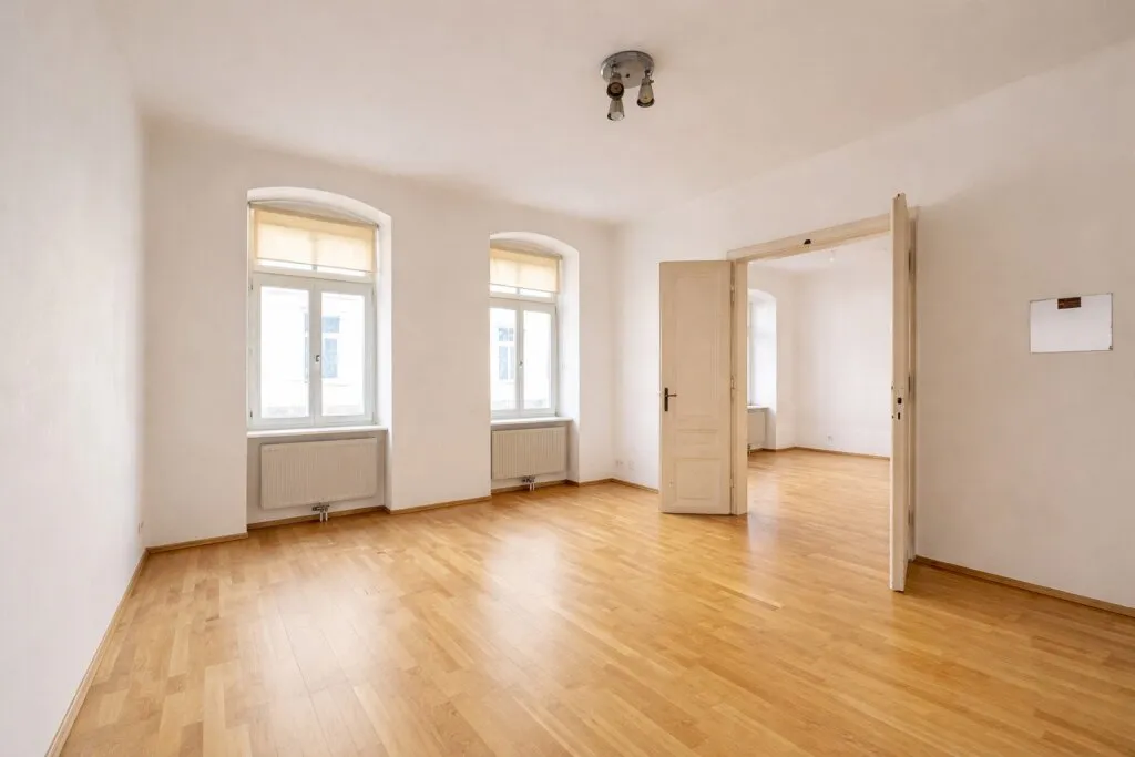 Helle 3-Zimmer-Wohnung, 72,85m², teilsaniert mit bewilligtem Balkon und großem Potenzial - Yppenplatz Nähe - Ansicht 2