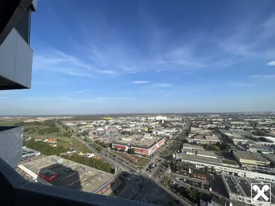 Neuwertige gehobene 2 Zimmerwohnung mit Balkon und sagenhaftem Weitblick im 25. Liftstock!