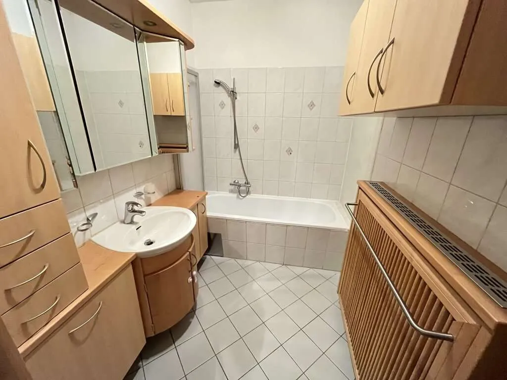 ++ Schöne und geräumige Mietwohnung mit Balkon - voll möbliert ++ - Pogled 3