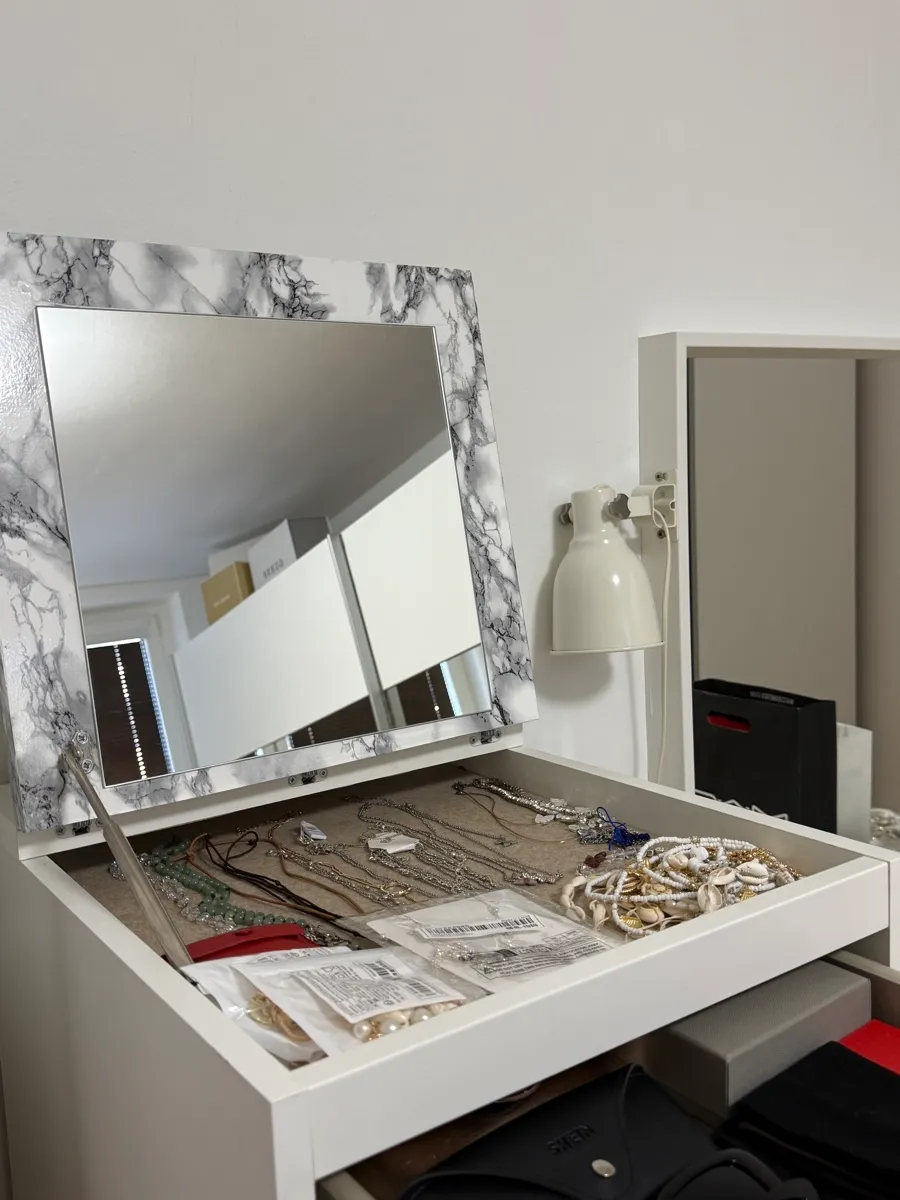 IKEA MALM Kommode mit 6 Schubladen & Spiegel - weiß, € 90,- (4020 Linz)
