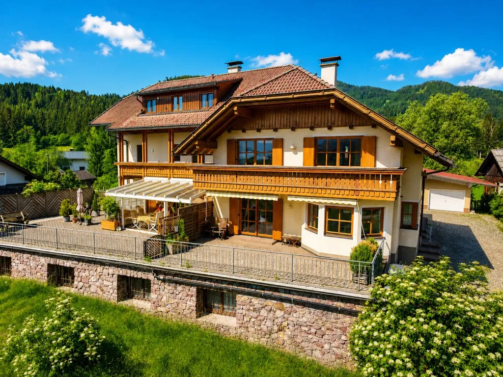 Seltene Perle am Weißensee: Hochwertiges Haus mit See- & Bergblick in absoluter Traumlage - Ansicht 2