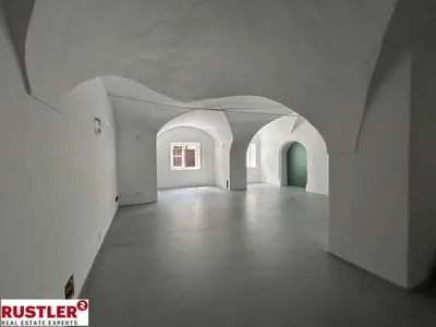 5-Zimmer-Gewerbeimmobilie mieten in Salzburg Stadt – 159 m², € 2.050 – Bild 1 von 9