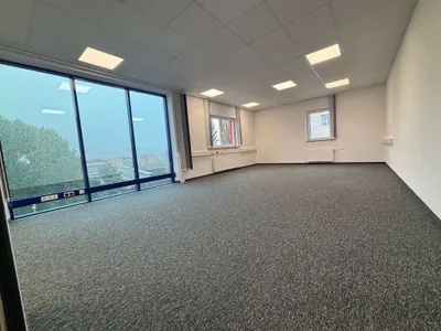 7-Zimmer-Gewerbeimmobilie mieten in Graz – 313 m², € 3.990 – Bild 2 von 15