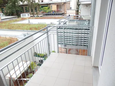 Hervorragend geschnittene 2-Zimmer-Wohnung mit Balkon Richtung Innenhof + Garagenstellplatz | Besichtigung am 15.06.26 (Anmeldung notwendig) – Bild 2