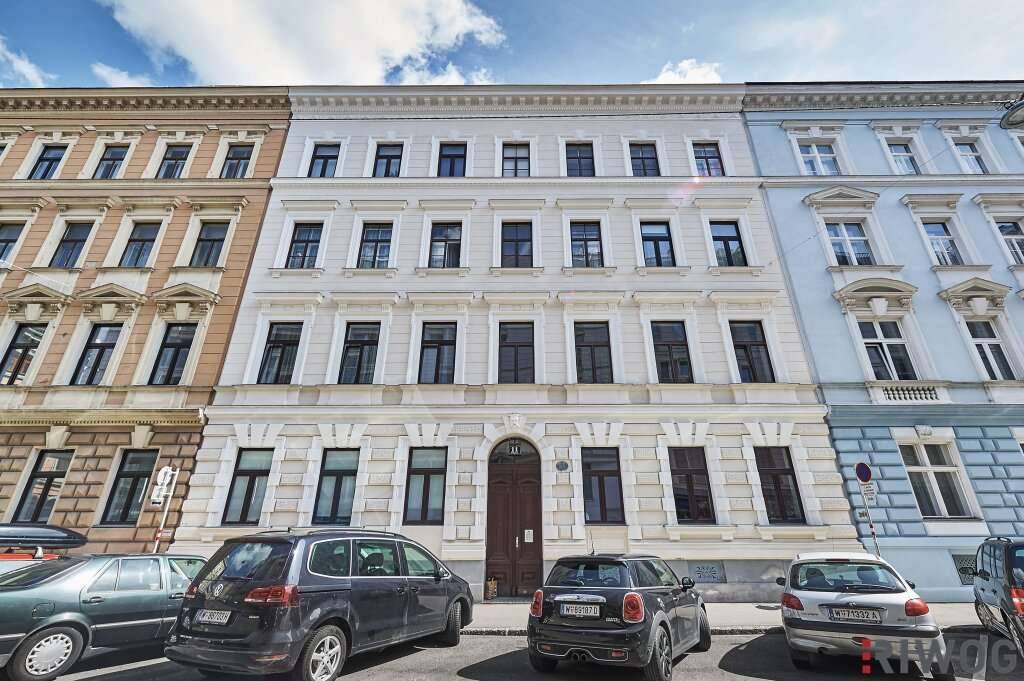 INVESTMENT IN BESTLAGE NÄHE 1. BEZIRK | Unbefristet vermietete Altbauwohnung in HOFRUHELAGE | Repräsentatives Jahrhundertwendehaus | 3.OG, Wien