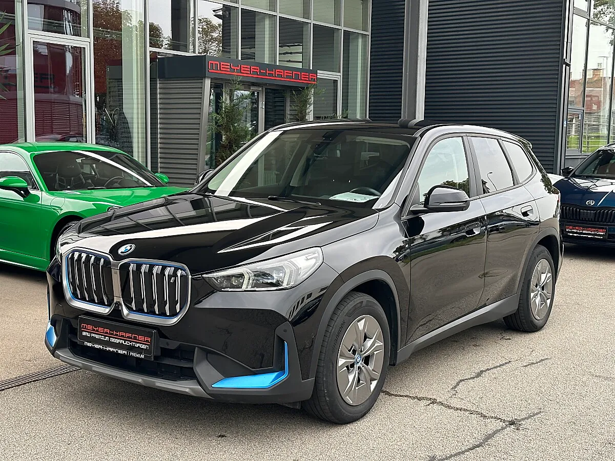BMW iX1