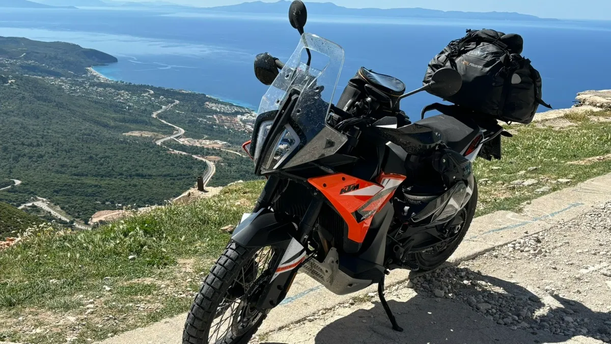 KTM 890