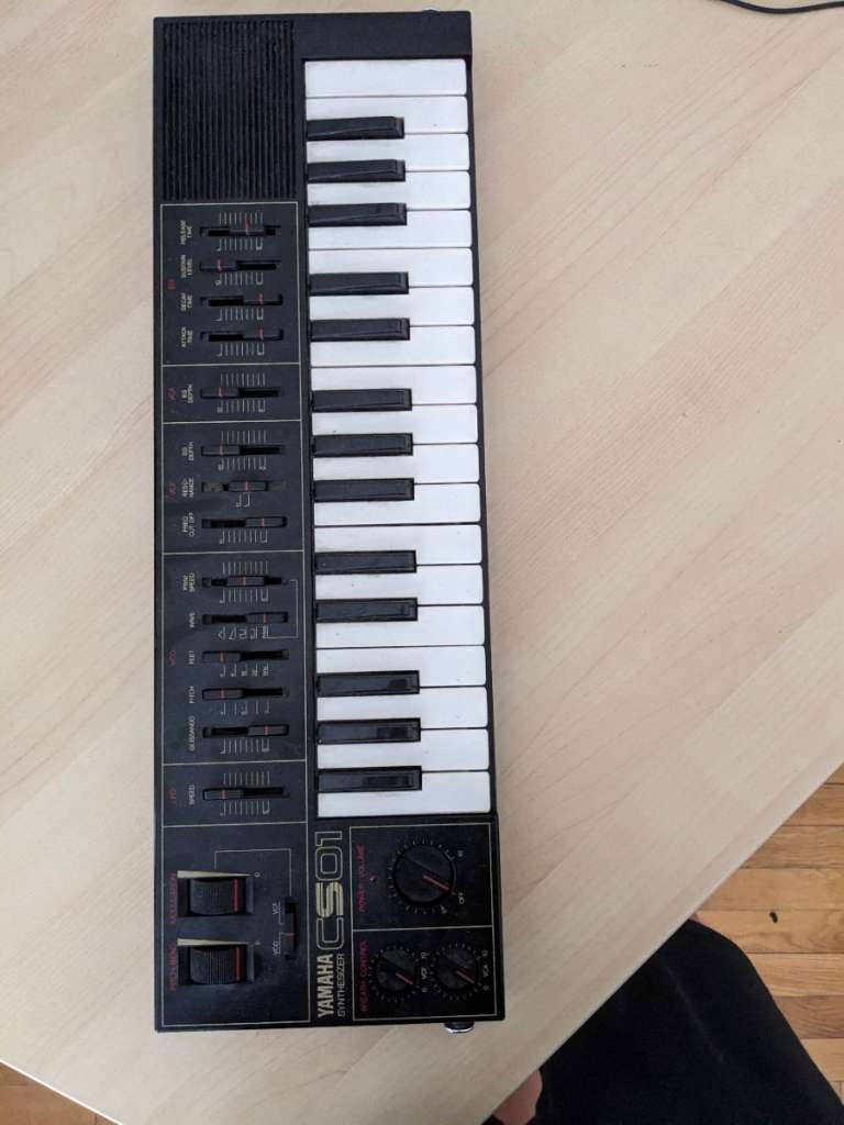 (verkauft) *Original 80er Jahre* Yamaha CS01 Synthesizer