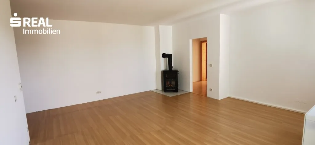 Top Lage - 4-Zimmer-Wohnung mit Loggia, Klimaanlage und Schwedenofen - unmittelbar beim Schulzentrum, Bahnhof und Stadtzentrum! - Ansicht 2