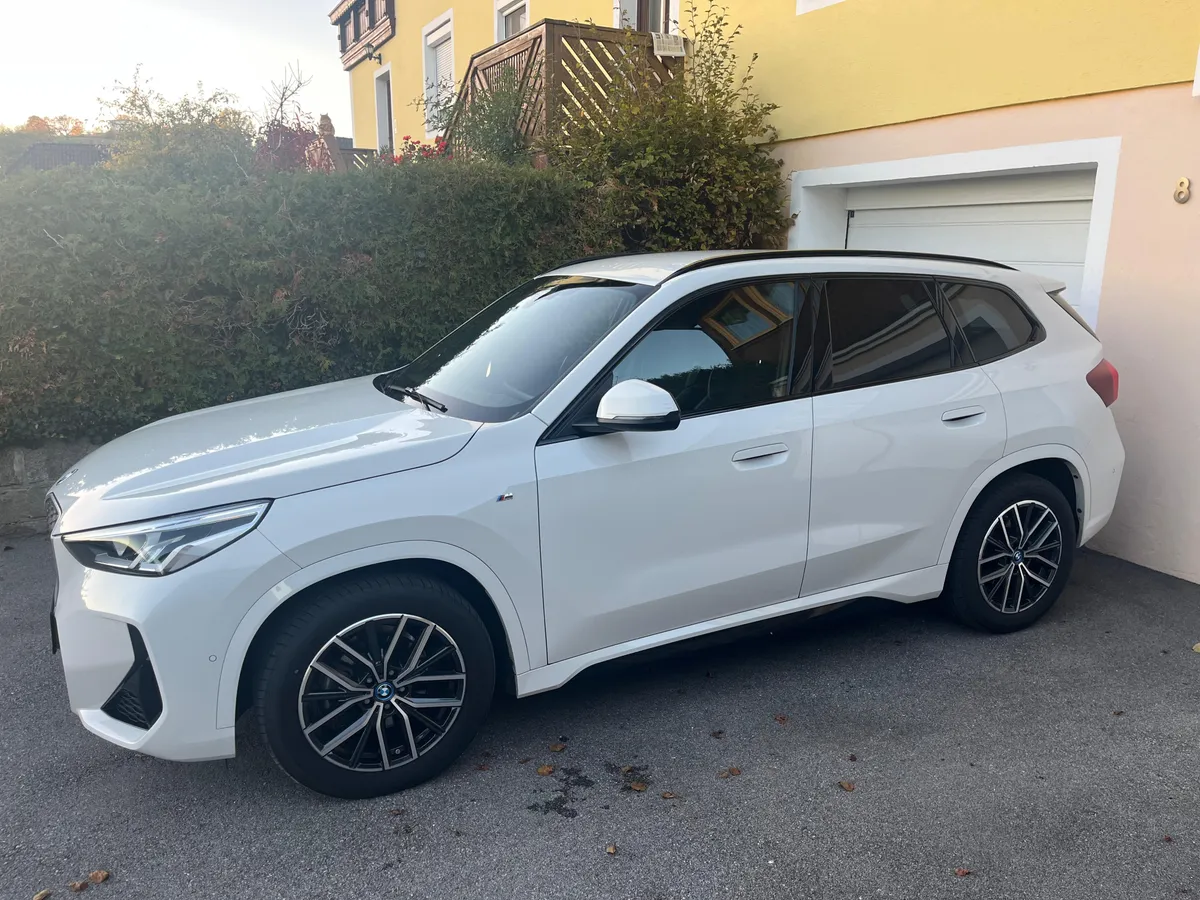 BMW Ix1 2025 photo 3
