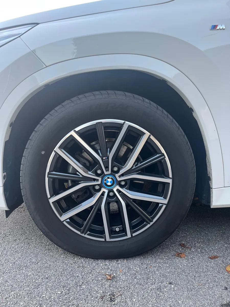 BMW Ix1 2025 photo 2
