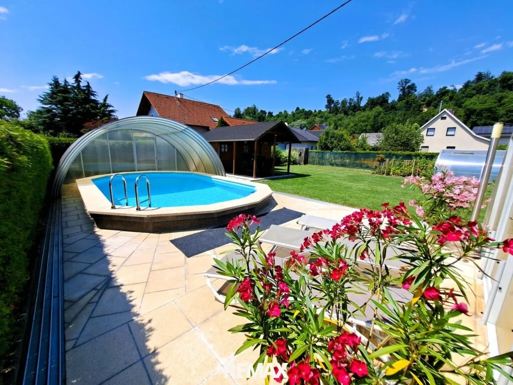 Zweifamilienhaus mit Pool -Wohnjuwel mit 2 Wohnungen (ca. 290 m² Wfl.), 2 Terrassen, Gartenareal mit Pool & Poolhaus - Neuzeug - Widok 2