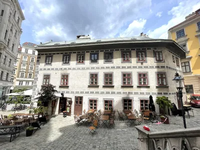 2-Zimmer Altbau-Wohnung, im belebten Trendviertel des 7. Bezirkes- zu mieten !