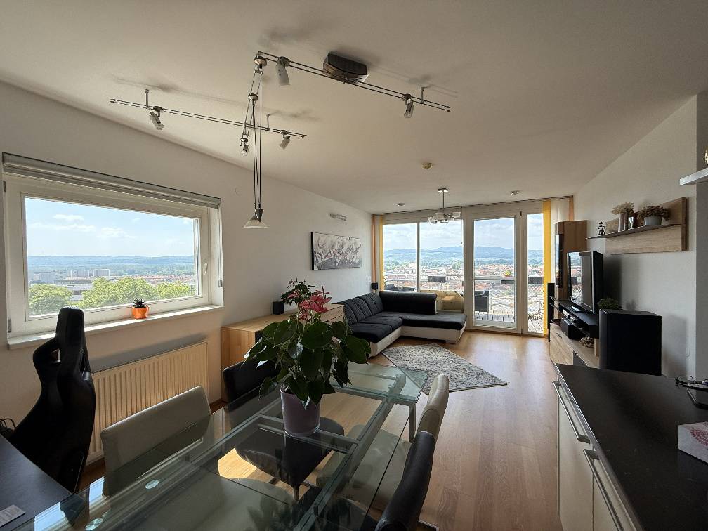 Exklusive Dachgeschosswohnung mit Panoramablick über Krems, Donau und Stift Göttweig - Ansicht 2