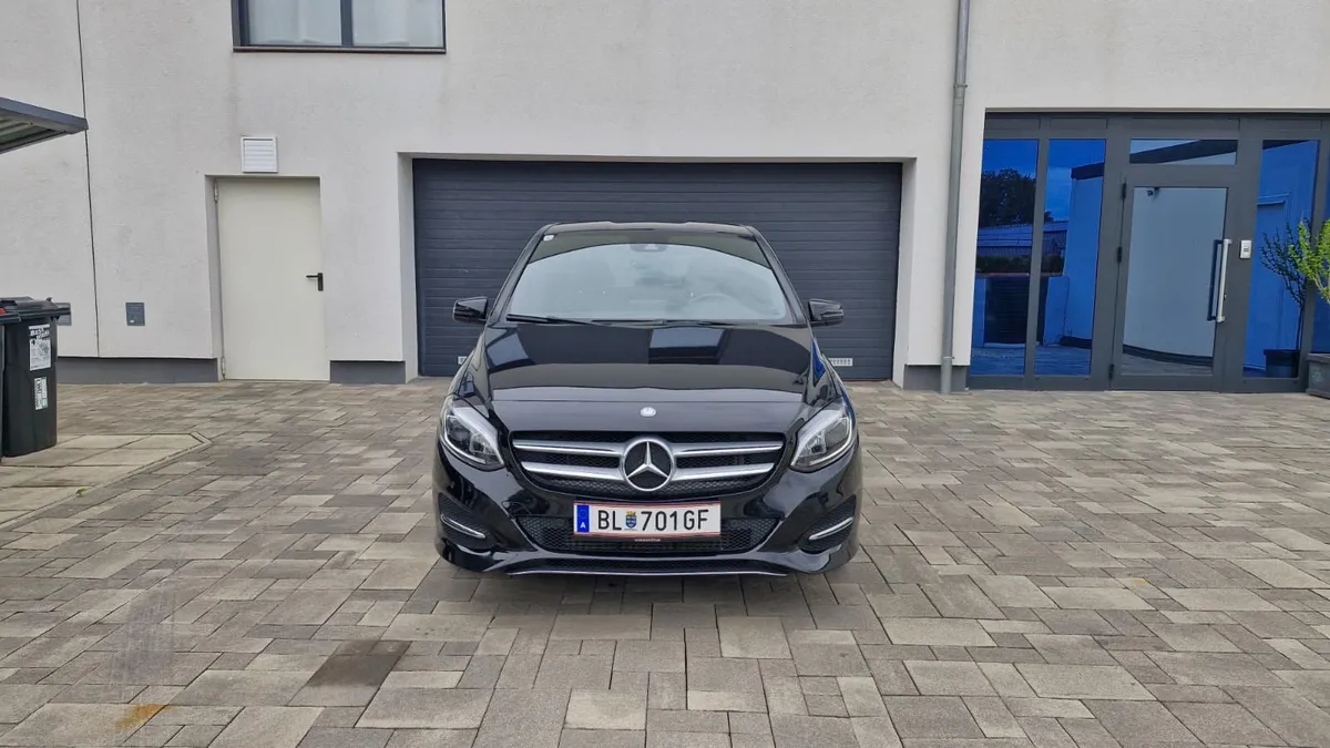 Mercedes-Benz B-Class 2017 photo 2