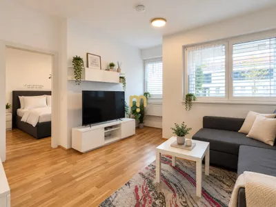 Direkt am Wasser: möblierte 2-Zimmer-Wohnung nahe UNO City & U1 Alte Donau/Kagran – Bild 2