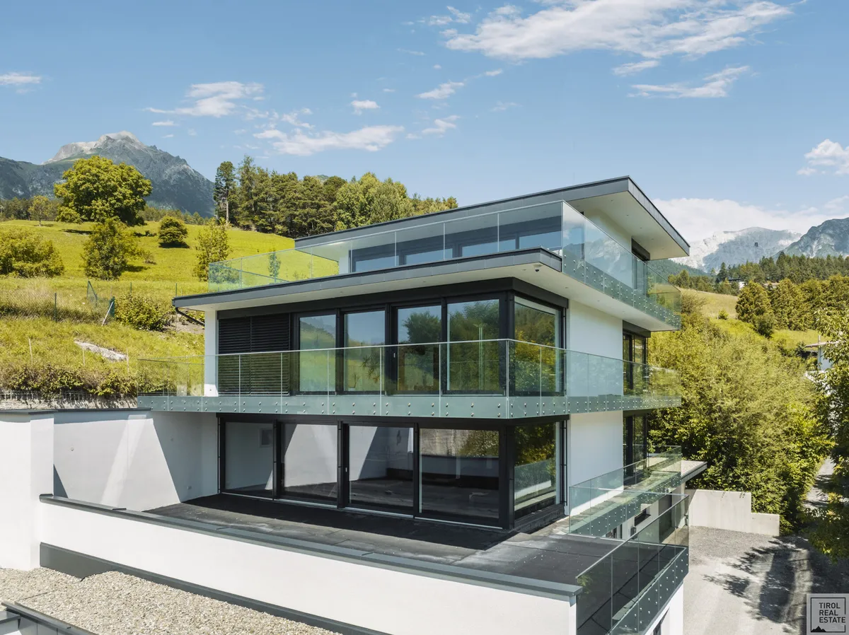 Opulente Villa auf 4 Etagen als Zukunftsinvestment - Luxus in Perfektion mit Panoramablick - Ansicht 3