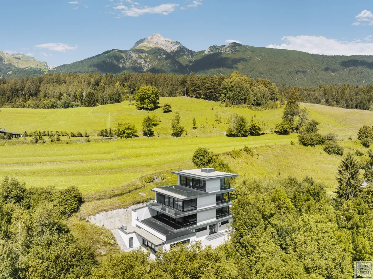 Opulente Villa auf 4 Etagen als Zukunftsinvestment - Luxus in Perfektion mit Panoramablick - Ansicht 2