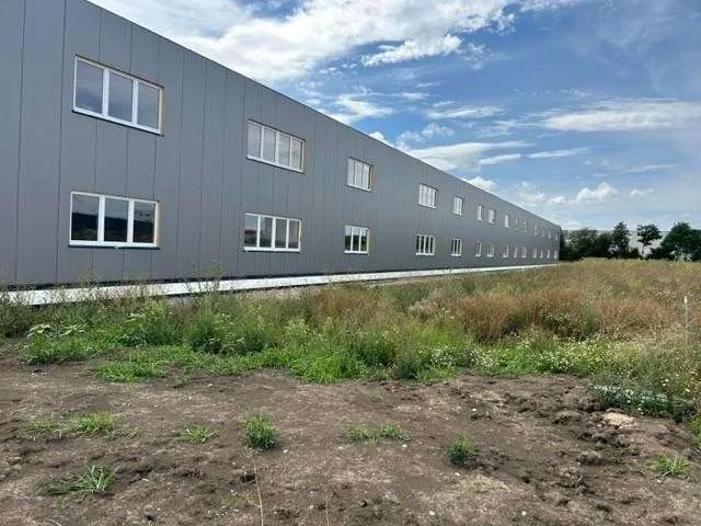 18 neu gebaute Hallen zu vermieten von 70 m² bis 212 m² - auch WERKSTÄTTENTAUGLICH – pohled 3