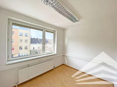 7-Zimmer-Gewerbeimmobilie mieten in Linz – 142 m², € 880 – Bild 4 von 11