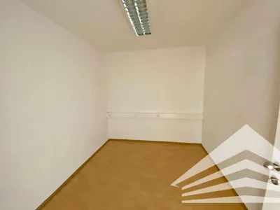 7-Zimmer-Gewerbeimmobilie mieten in Linz – 142 m², € 880 – Bild 8 von 11