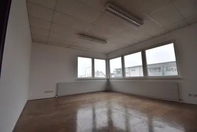 4-Zimmer-Gewerbeimmobilie mieten in Linz Land – 131 m², € 1.100 – Bild 2 von 6