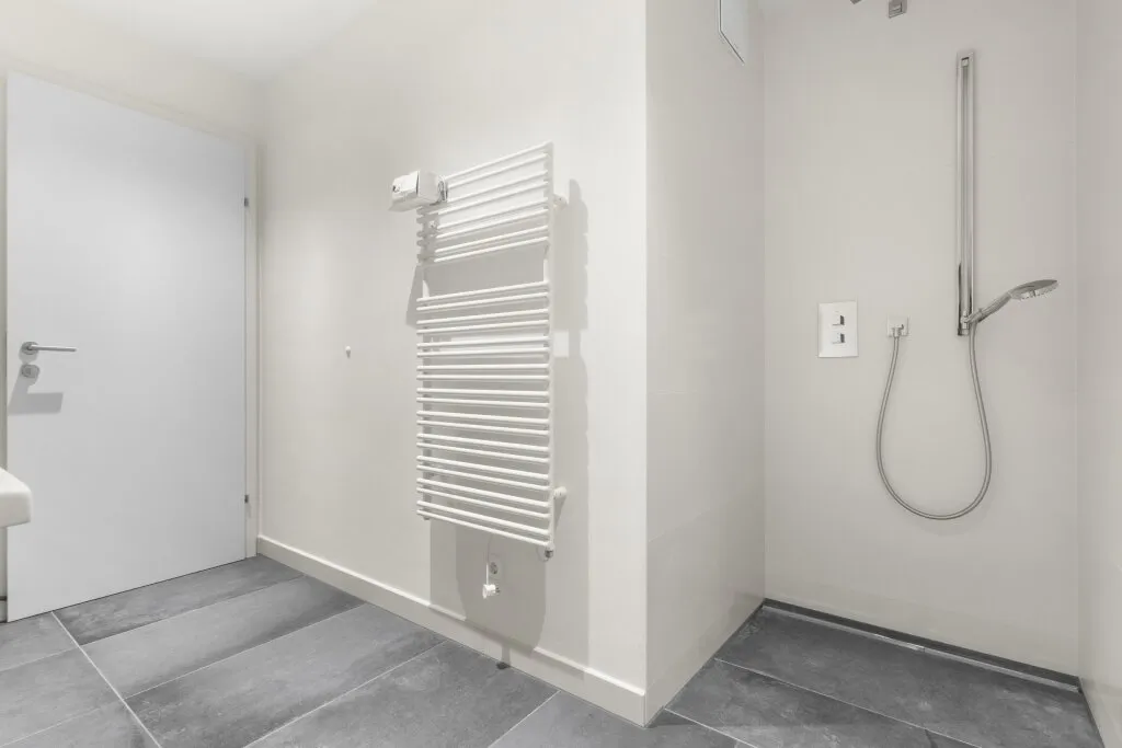 NEUBAU: 2-Zimmerwohnung mit Garten & südseitiger Terrasse am Benediktinermarkt! - Ansicht 3
