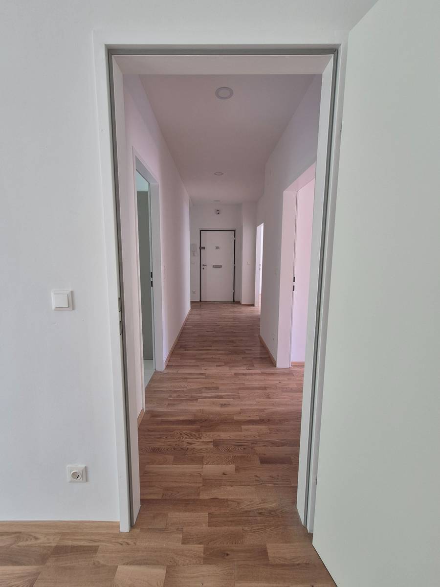 Erstbezug nach Generalsanierung- 4 Zimmer-Wohnung mit Balkon in grüner Ruhelage - Ansicht 2