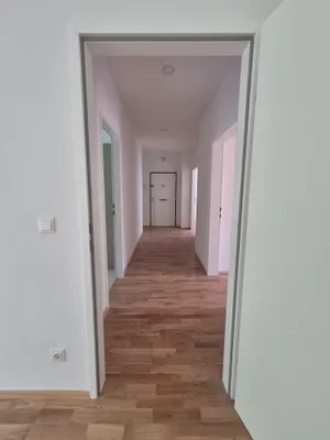 Erstbezug nach Generalsanierung- 4 Zimmer-Wohnung mit Balkon in grüner Ruhelage – Bild 2