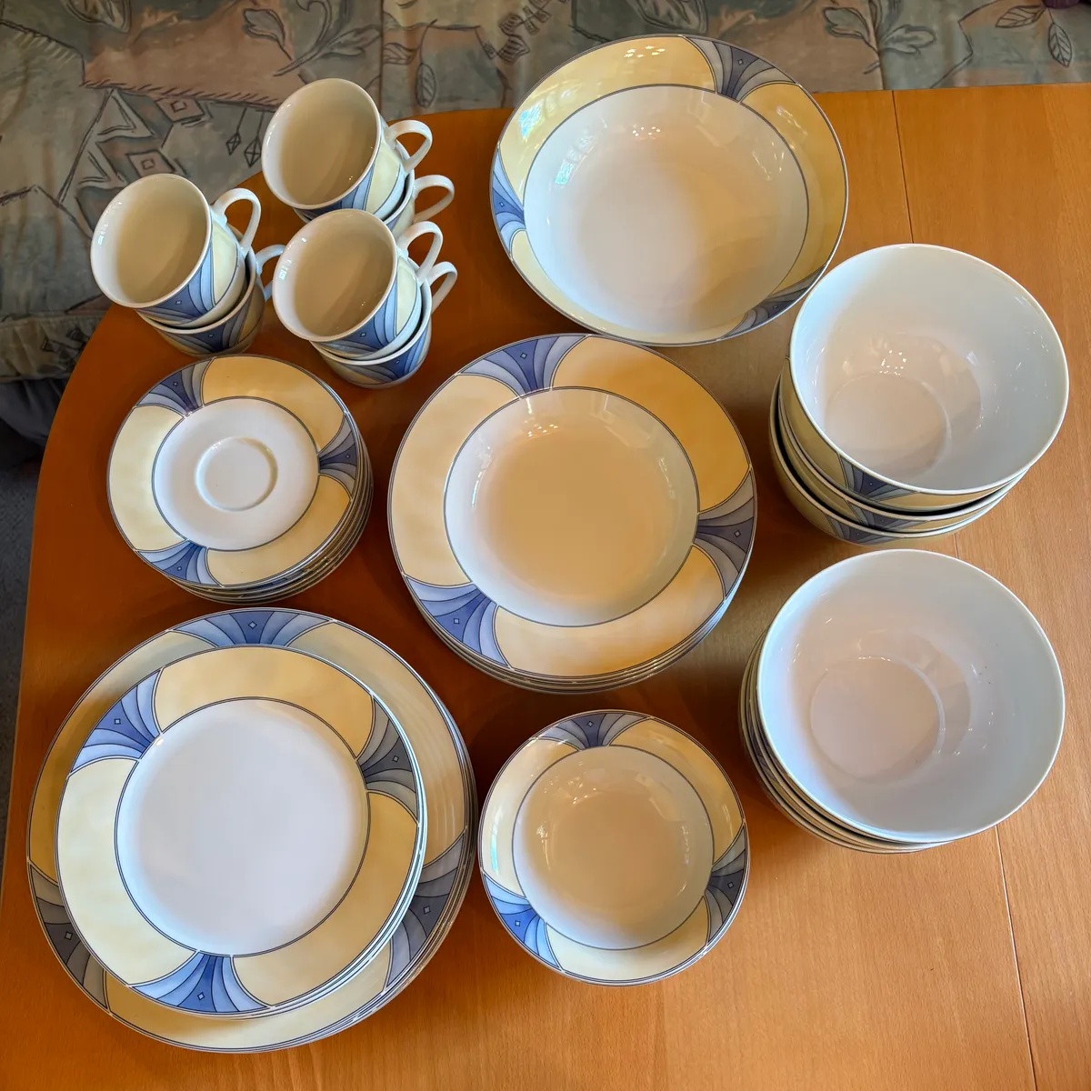 Geschirr Set, Flirt by R & B, Samoa, € 60,- (2514 Wienersdorf)