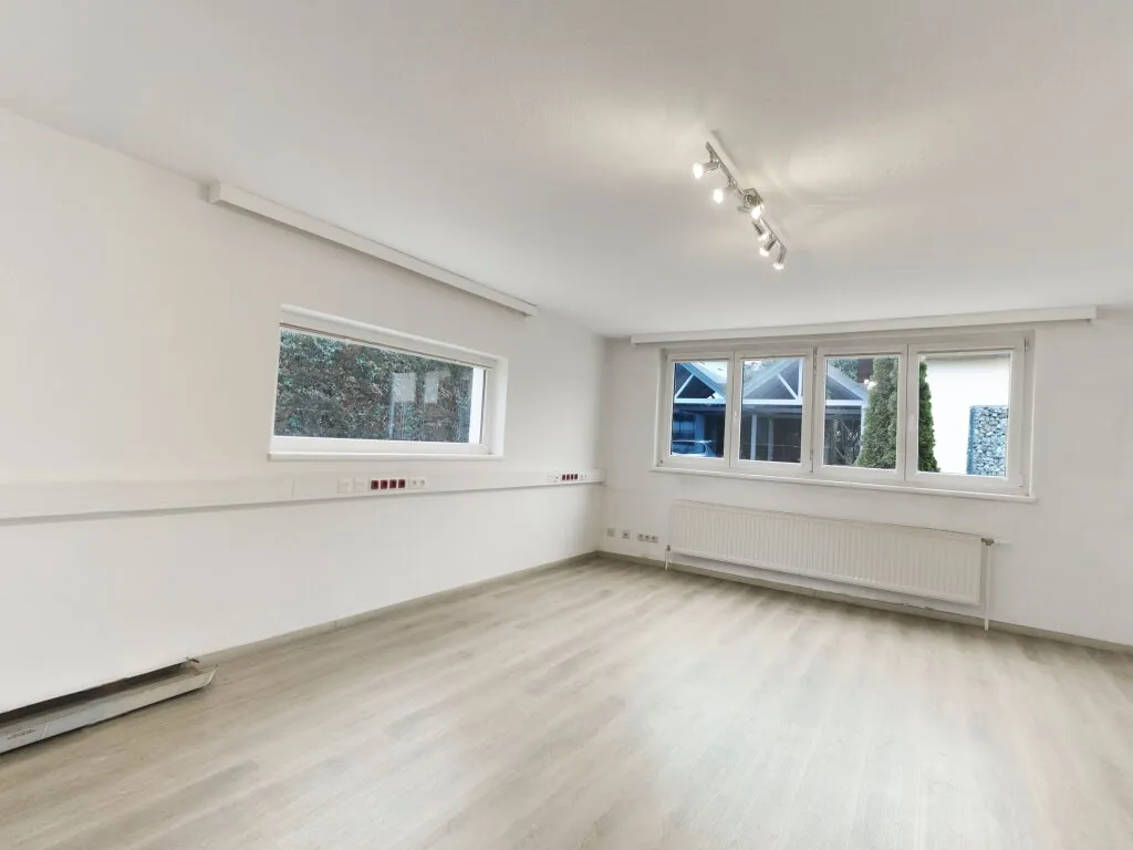 Zentrale Büro/Praxisfläche – pohled 3