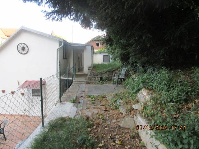 Klosterneuburg, geräumiges Einfamilienhaus in Ziegelbauweise, mehrere Garagen, Kritzendorf