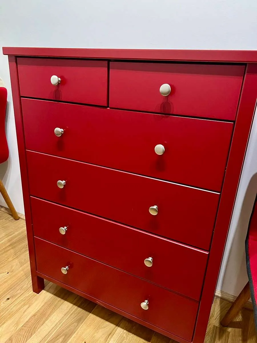 IKEA HEMNES Kommode rot 6 Laden, € 55,- (1070 Wien)