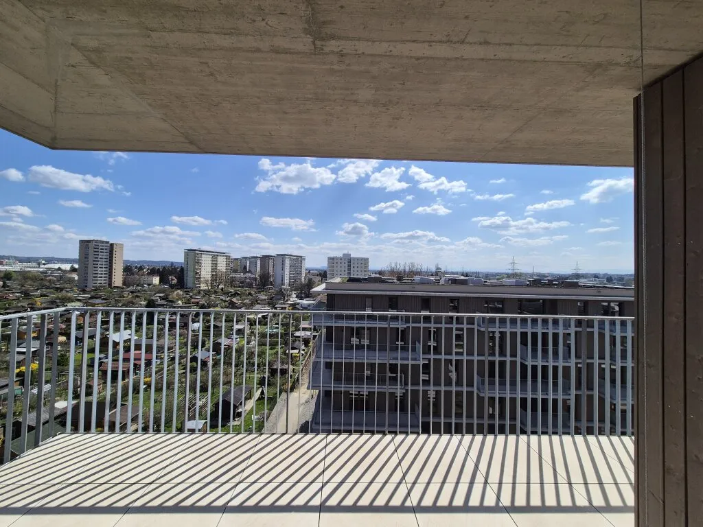 Optimal aufgeteilte Familienwohnung mit großer überdachter Freifläche und schönem Ausblick - Ansicht 3