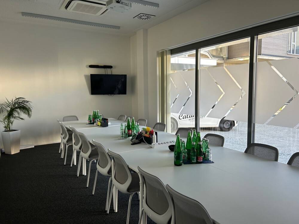 Moderne Büro-/ Geschäftsfläche mit großer Fensterfront - Ansicht 3